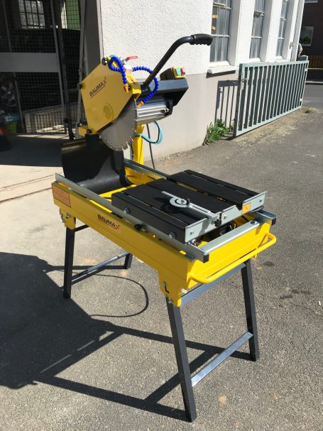 Steinschneidemaschine